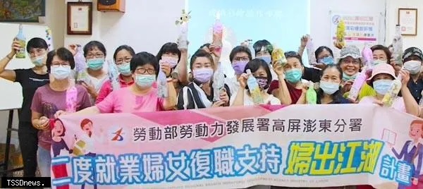 彩繪玻璃創造薪機 潮州就業中心助婦出江湖